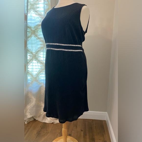 Plus Dress - Picture 3 of 5